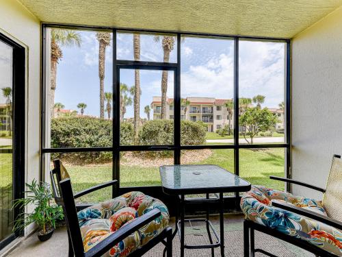 Ocean Village Club N16, 1 Bedroom, Sleeps 4, Heated Pool, WiFi St. Augustine