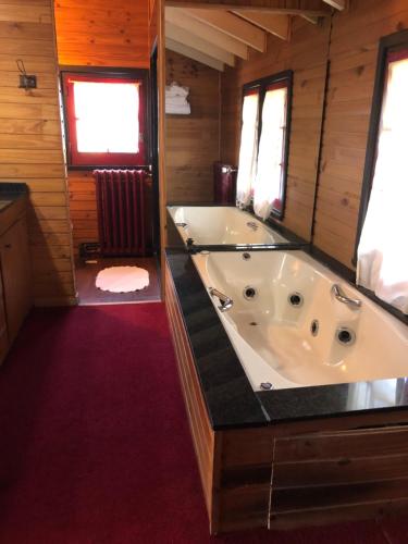 Hot tub, La Miralejos in San Carlos de Bariloche