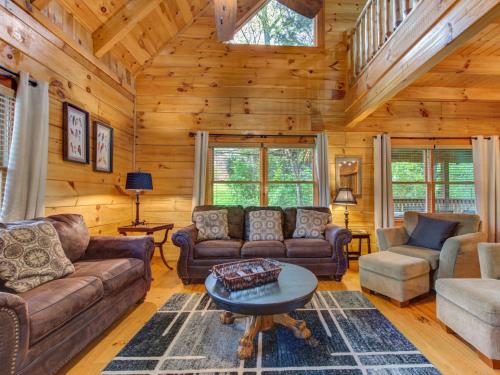 Southern Sweet T 2 Bedrooms Pool Table Hot Tub WiFi Arcade Sleeps 10 - image 2