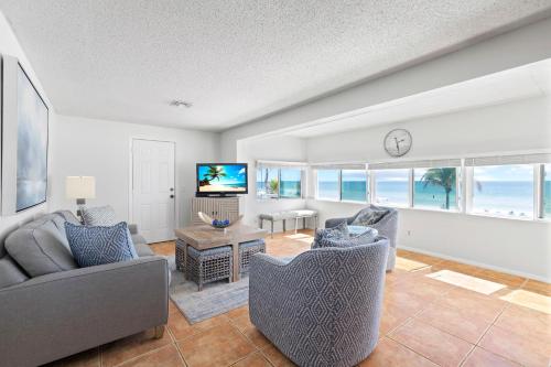 Gulf Pearl 2 Bedrooms Beach Front Gas Grill Sleeps 7 - image 11