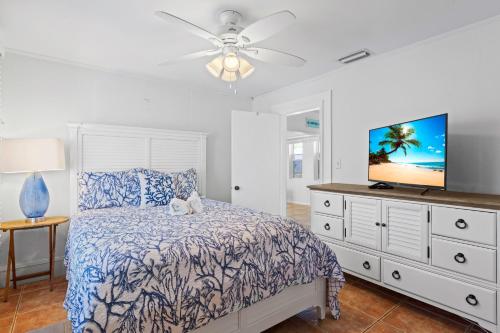 Gulf Pearl 2 Bedrooms Beach Front Gas Grill Sleeps 7 - image 7