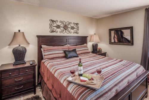 Sierra's Grace 3 Bedrooms Sleeps 8 Shuffleboard View Hot Tub - image 6