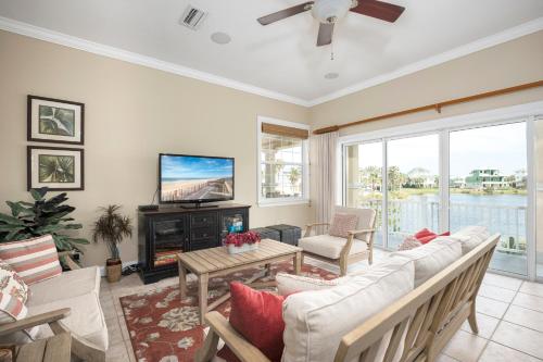 Sand Castle 4 Bedrooms Sleeps 8 Pet Friendly Cinnamon Beach WiFi - image 7