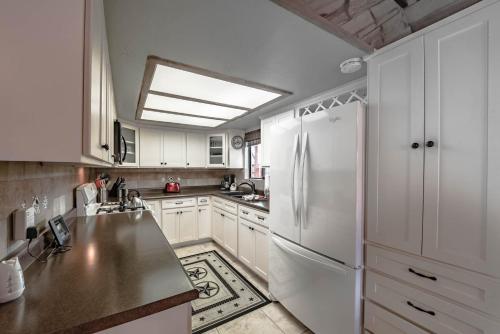 Casa Del Rey 3 Bedrooms Fireplace Hot Tub Foosball Private Sleeps 8 - image 6