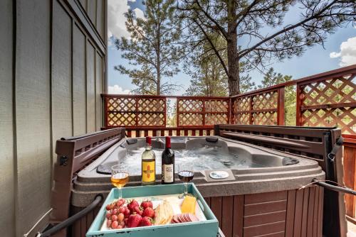 Casa Del Rey 3 Bedrooms Fireplace Hot Tub Foosball Private Sleeps 8 - image 6