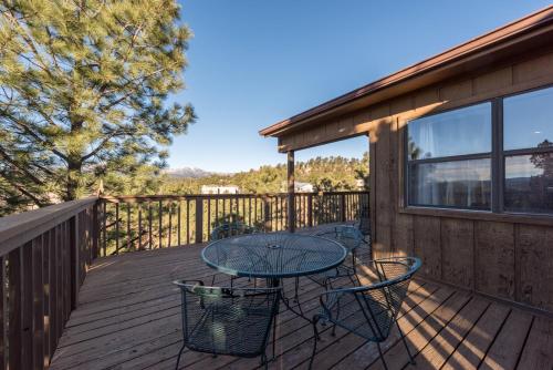 Dodson's Double Decker, 4 Bedrooms, Sleeps 10, Views, Fireplace, WiFi, Air Conditioning