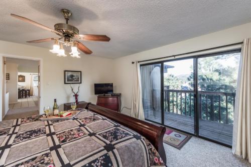 Dodson's Double Decker, 4 Bedrooms, Sleeps 10, Views, Fireplace, WiFi, Air Conditioning