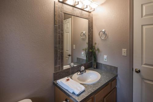 El Tigre 1 Bedroom Sleeps 3 Pets Welcome Flat Screen TV Fenced Yard - image 7
