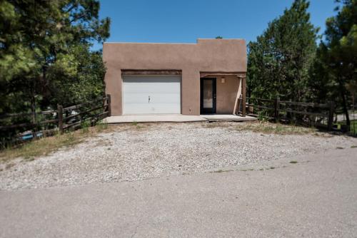 El Tigre 1 Bedroom Sleeps 3 Pets Welcome Flat Screen TV Fenced Yard - main image