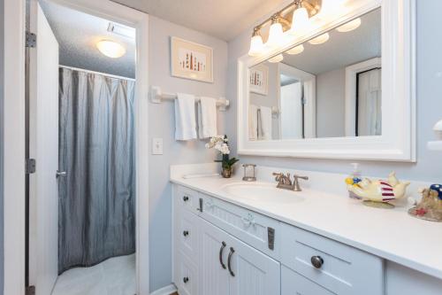 Quail Hollow B2-1U 1 Bedroom Sleeps 2 Ocean Front Pool Tennis WiFi - image 6