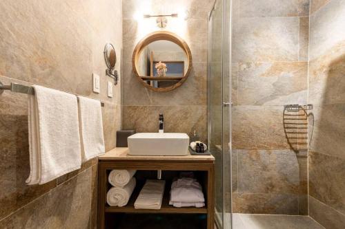 Antigua Hotel Boutique Room Type - Deluxe Queen Suite