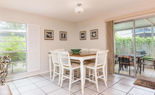 Crescent Street 1138 A pet-friendly 2 bedrooms Pool Walk to the beach - image 10
