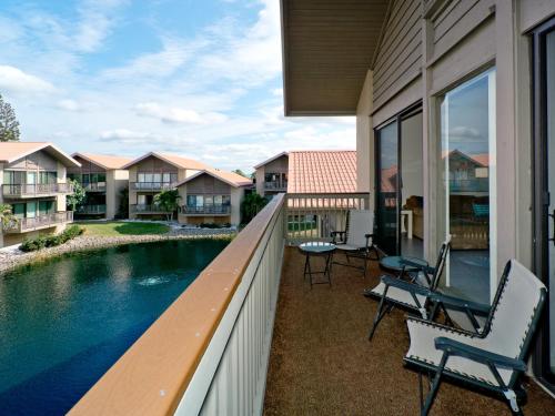 Our House at the Beach 222, Sleeps 4, 2 Bedroom, Tennis, Heated Pool in Siesta Key, USA