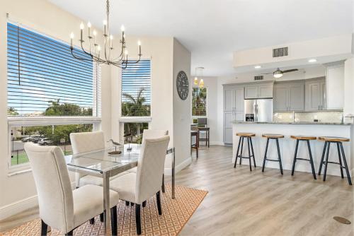 Palm Harbor 304 3 Bedrooms Elevator Pool Hot Tub WiFi Sleeps 6 - image 12