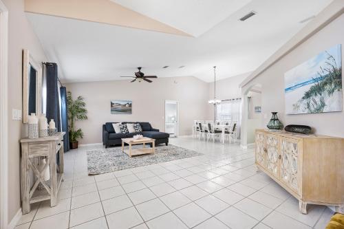 Coquina Dreams 3 Bedrooms Private Pool Sleeps 8 - image 3