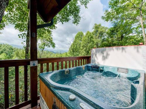 Cub’s Cove 1 Bedroom Near Downtown View Jetted Tub WiFi Sleeps 4