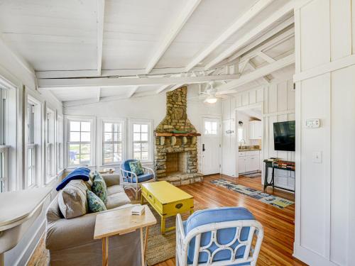The Historic Hut 3 Bedrooms Beach Front Sleeps 6 - main image