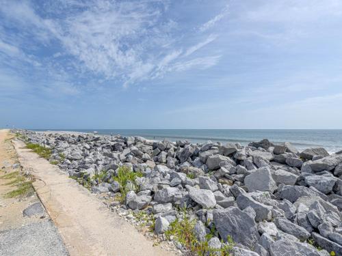 The Historic Hut 3 Bedrooms Beach Front Sleeps 6 - image 3
