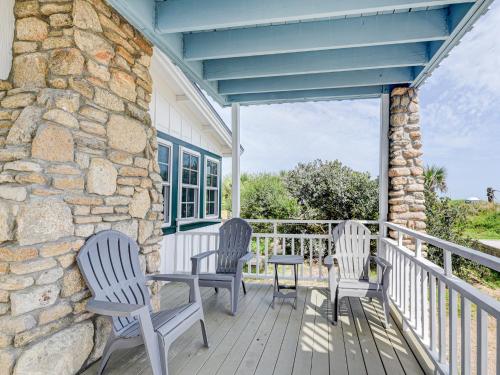 The Historic Hut 3 Bedrooms Beach Front Sleeps 6 - image 7