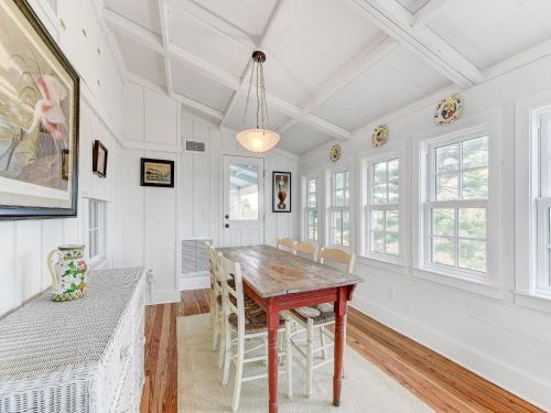 The Historic Hut 3 Bedrooms Beach Front Sleeps 6 - image 14