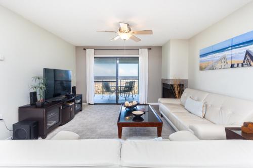 Island South 11 Sleeps 4 2 Bedrooms Penthouse Ocean Front Pool WiFi - image 6