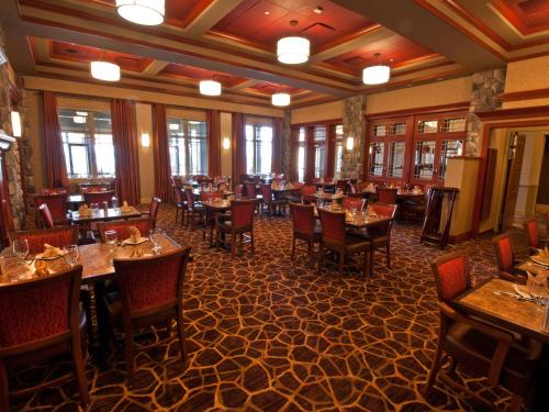1000 Islands Harbor Hotel - 레스토랑
