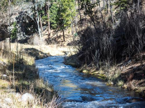 Midtown Riverfront 1 2 Bedrooms Hot Tub Sleeps 6 - main image