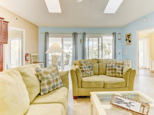 Ocean Walk 2 Bedrooms Sleeps 6 Ocean Views New Pool - image 3