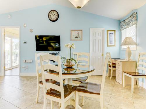 Ocean Walk 2 Bedrooms Sleeps 6 Ocean Views New Pool - image 12