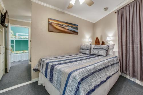 Casa del Mar Galveston by VTrips in Galveston, USA