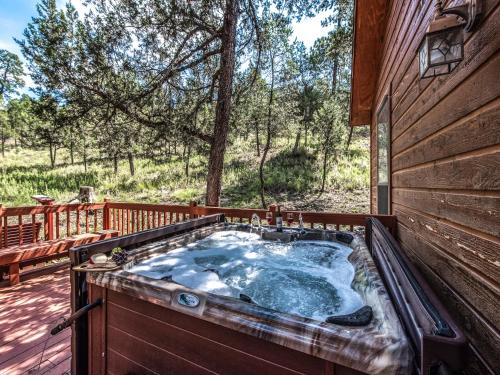 Homer's Hideaway, 3 Bedrooms, Sleeps 8, Pets Welcome, Ping Pong