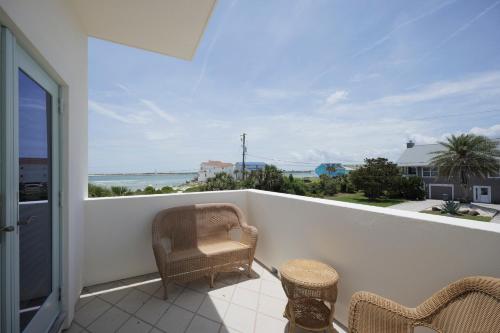 Endless Views 4 Bedrooms Wi-Fi Ocean View Private Pool Sleeps 12 - image 9