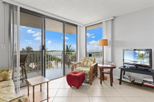 Lovers Key Beach Club 301 1 Bedroom Beach Front Pool Sleeps 4 - image 10