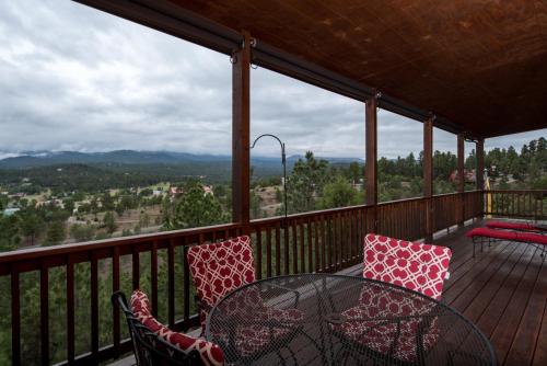 Robins Nest Pet Friendly 3 Bedrooms Fireplace Hot Tub Game Room Sleeps 8 - image 10