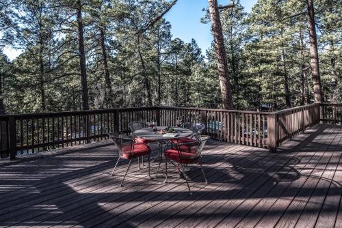 A Climbing Cub, 2 Bedroom, WiFi, HDTV, Fireplace, Grill, Sleeps 6