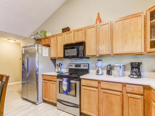 Avery's Beach Bungalow 2 Bedrooms Sleeps 7 Private Pool Pet Friendly - image 11