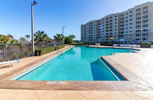 Surf Club II 218 3 Bedrooms Sleeps 8 Ocean Front 2nd Floor Pool WiFi - image 11