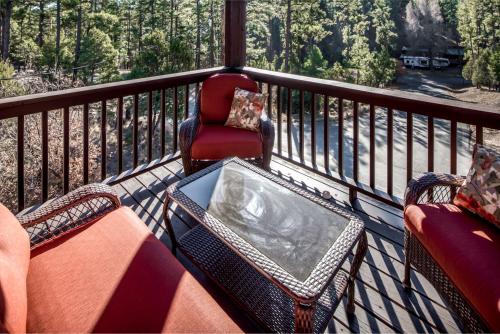 Fifth Dimension, 2 Bedrooms, WiFi, Hot Tub, Game Table, Grill, Sleeps 4