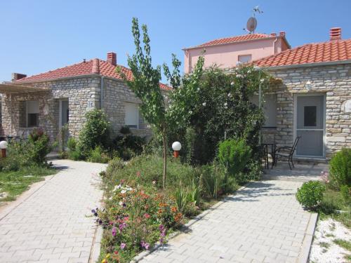 Petra Houses 