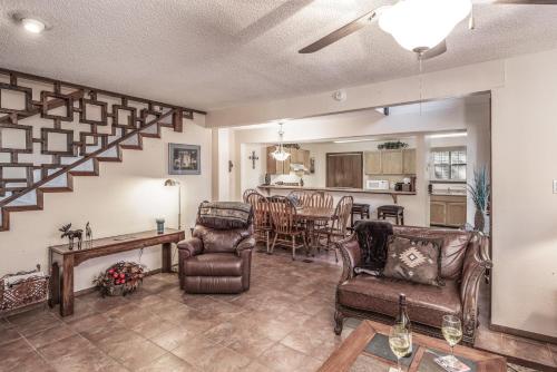 Pinon Park B22, 3 BRs, Pool Table, Fireplace, WiFi, Sleeps 8