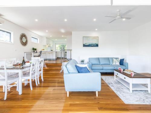 Noemis Place 7 Cromarty Road water views and boat parking available in the driveway – khách sạn tại Port Stephens
