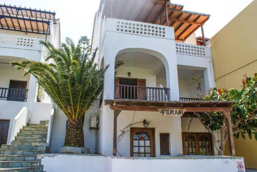 Room in Studio - Amorani Studios is a few steps from the bus stop, 200m from the square of quain