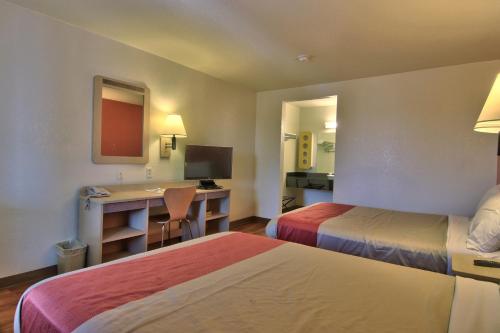 Motel 6-Sacramento, CA - South