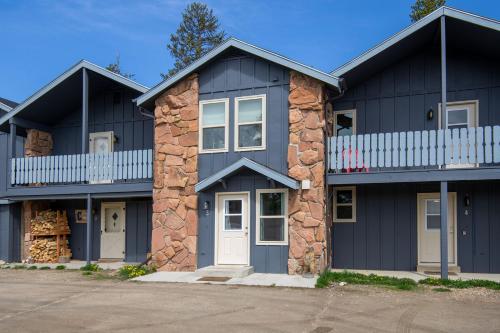 Hideaway Village Columbine 3 Fraser