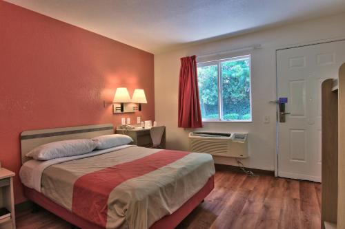 Motel 6-Sacramento, CA - South