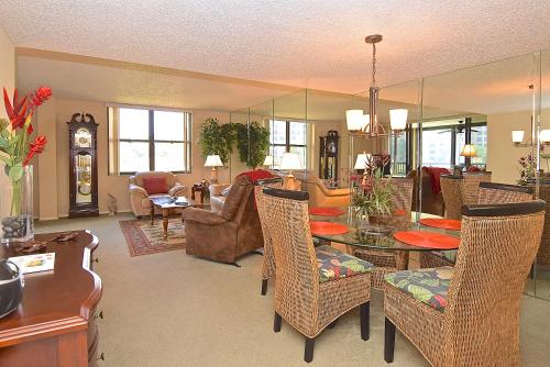 Gulf and Bay Club 102B Sleeps 4 Beach Front Ground Floor 2 Bedrooms - image 6
