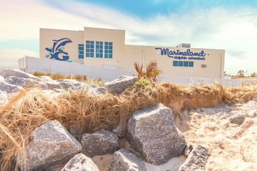 Island View 2 Bedrooms Sleeps 8 Ocean Front Pool Tennis WiFi - image 2
