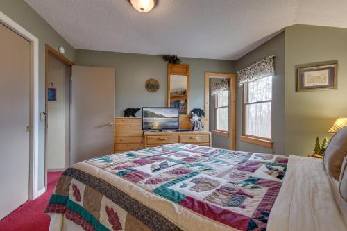 Country Cozy 2 Bedroom Pool Access Hot Tub Fireplace Sleeps 6 - image 10