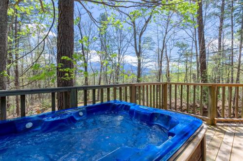 Country Cozy 2 Bedroom Pool Access Hot Tub Fireplace Sleeps 6 - image 11
