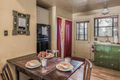 Fox Hollow Condo #35 2 Bedrooms Sleeps 4 Decks Washer and Dryer - image 12